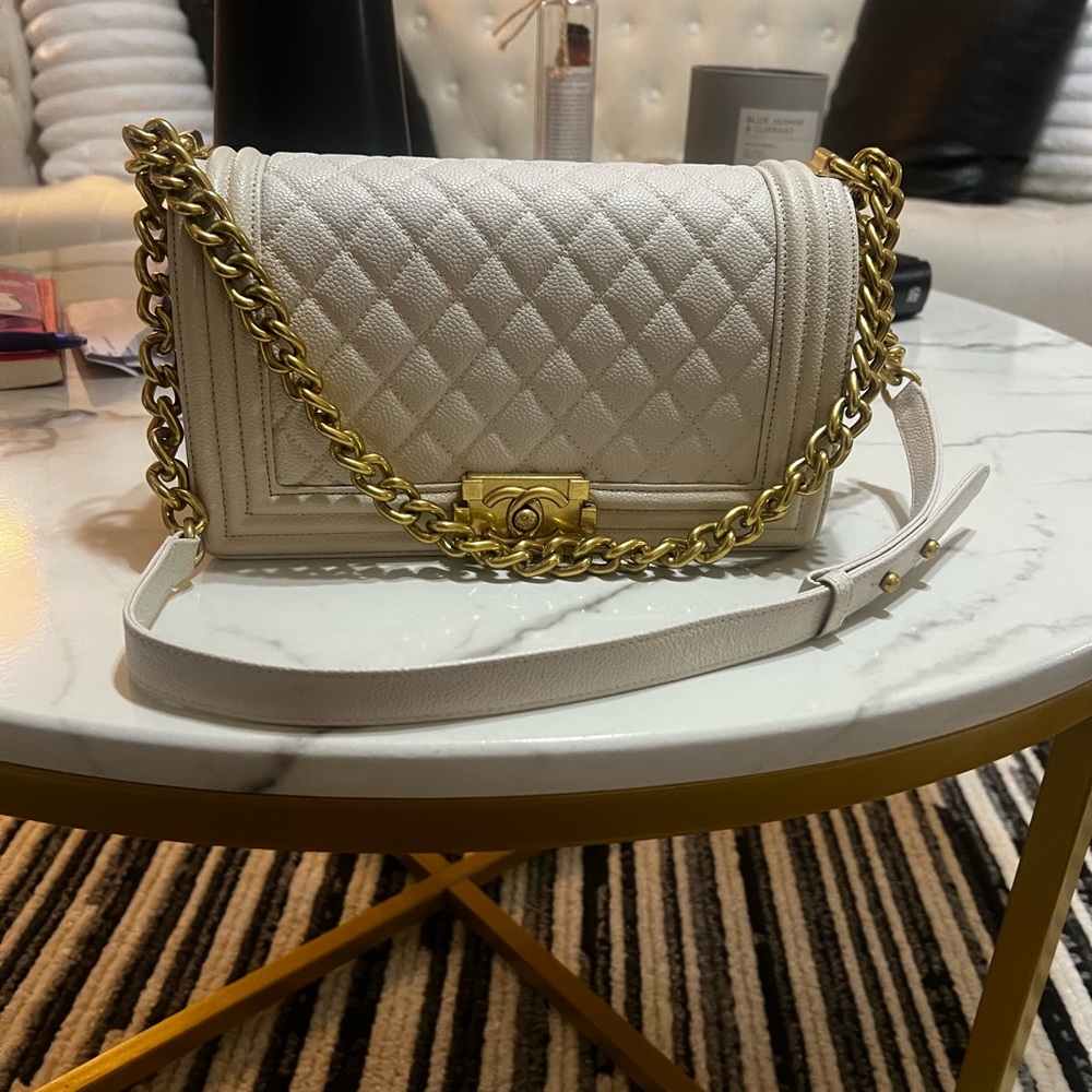 Chic White Quilted Chain Bag